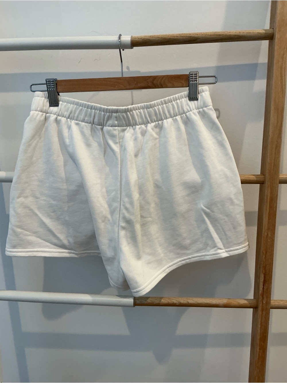 Wilson White Women's Tennis Athletic Lounge Shorts with Patch - Picture 3 of 3